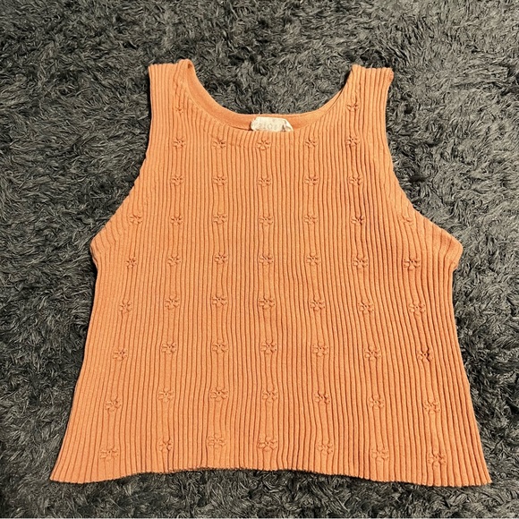 Storia Floral Texture Cropped Tank - Picture 3 of 6